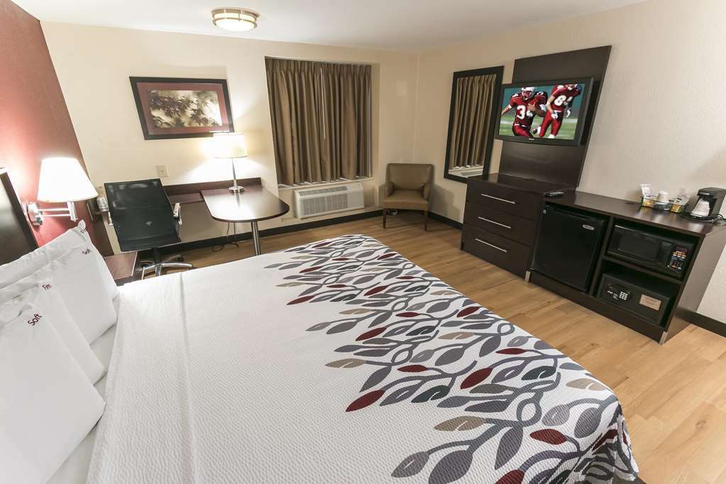 Red Roof Inn Plus Raleigh Downtown Ncsu Conv Center Room photo